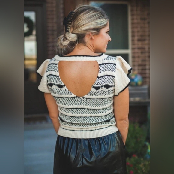 Andree by unit The Indie Black and Cream ruffle blouse - Picture 3 of 7